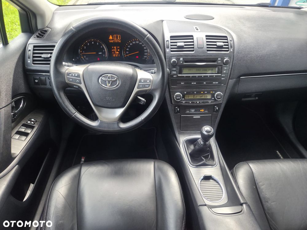 Toyota Avensis 2.0 Executive - 16