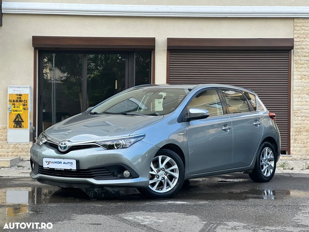 Toyota Auris 1.8 L VVT-i HSD Sol + - 2