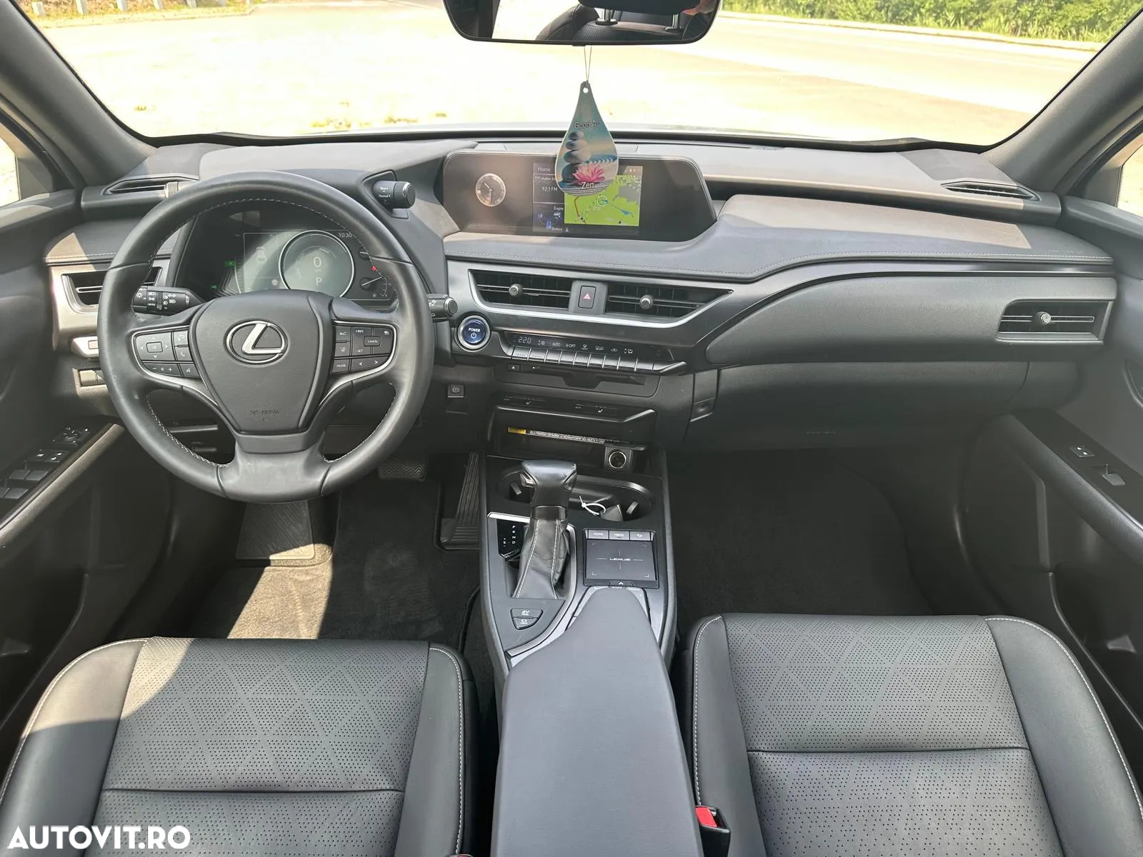 Lexus UX 250h Business Edition - 7