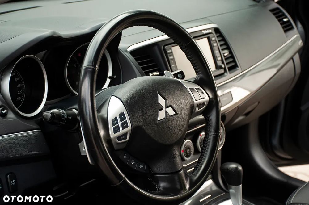 Mitsubishi Lancer 1.8 CVT Intense - 32