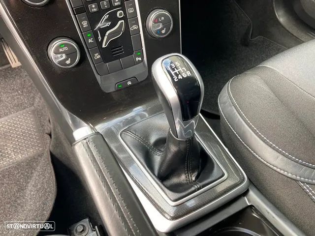 Volvo V40 T2 Momentum - 29