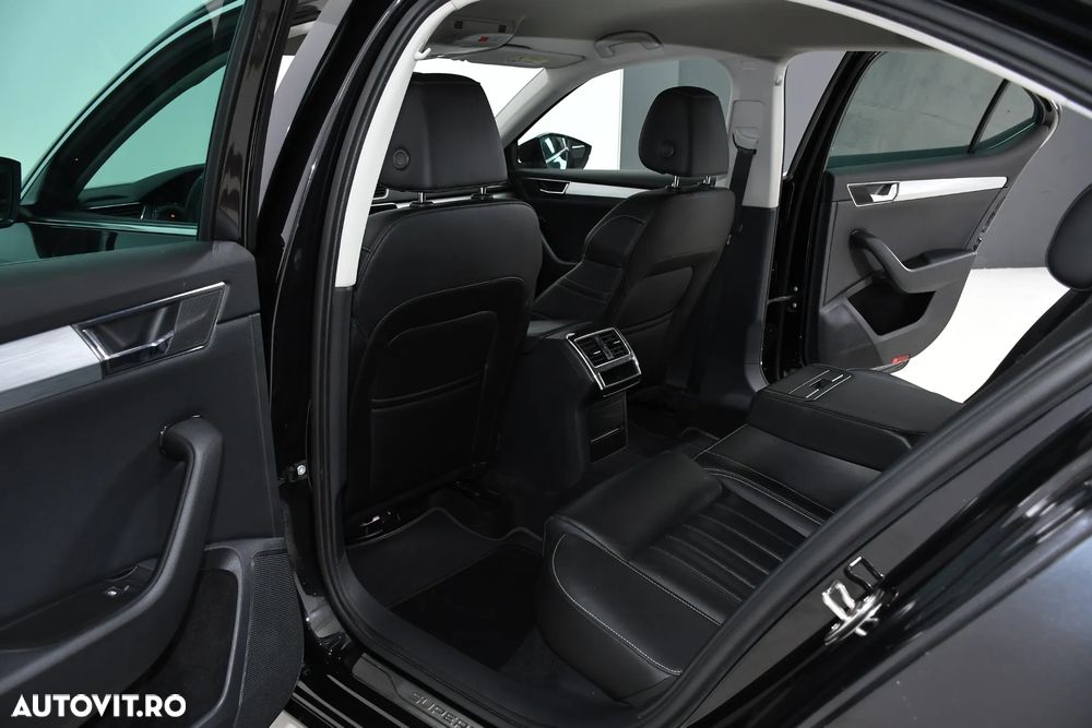 Skoda Superb 2.0 TDI DSG Premium Edition - 11