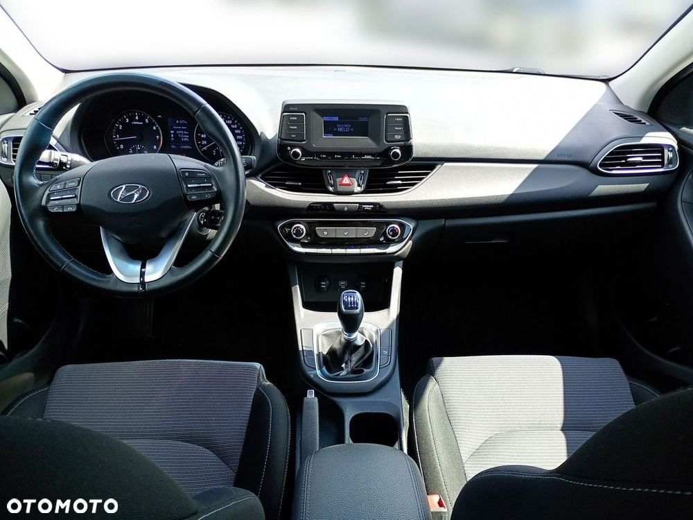 Hyundai i30 1.5 DPI Classic + - 10