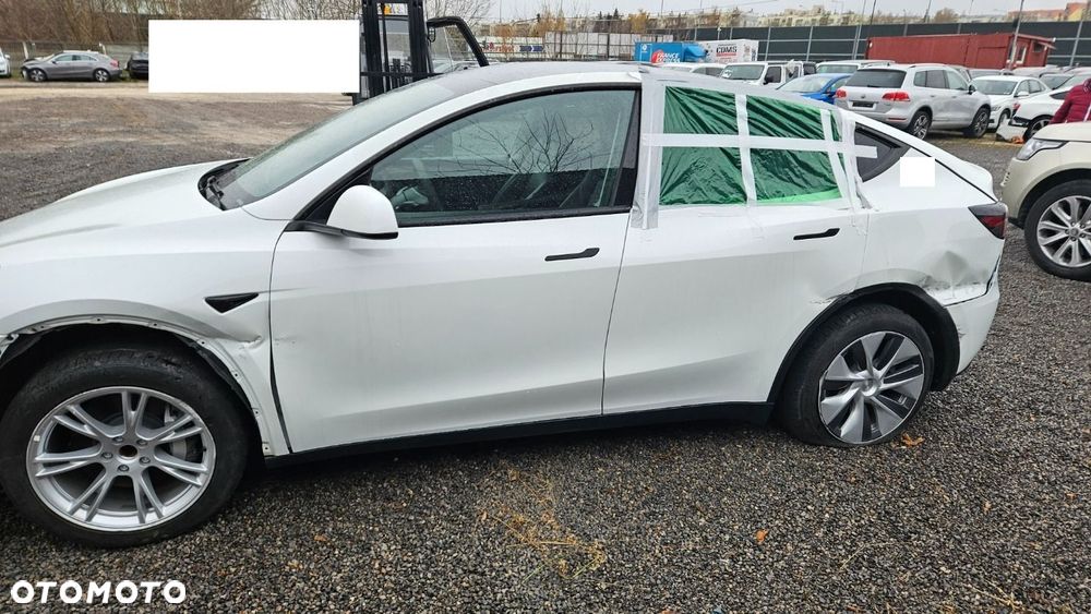 Tesla Model Y - 19