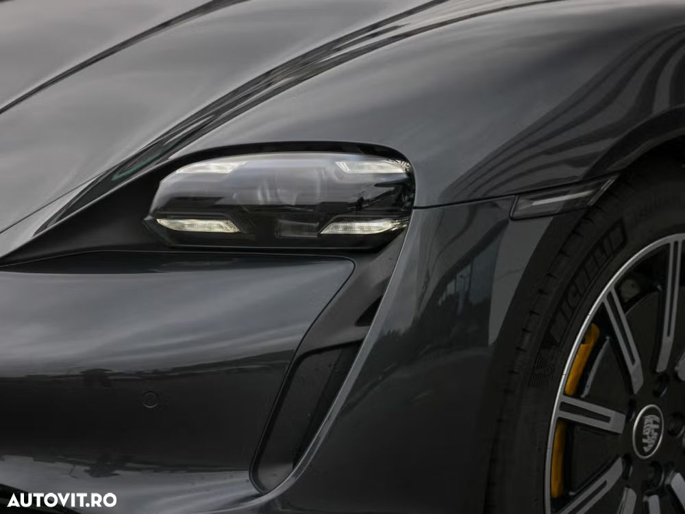 Porsche Taycan - 21