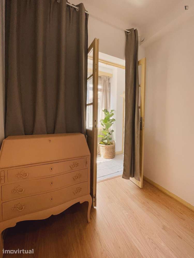Quarto - localizado em Santo Ildefonso Porto - Grande imagem: 2/8