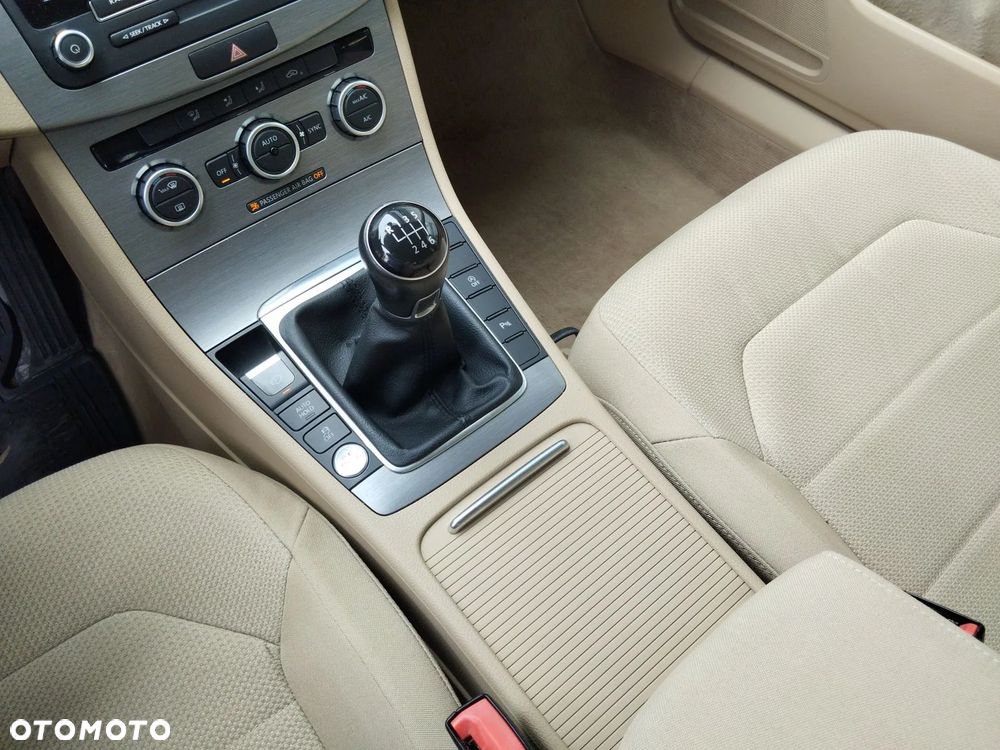 Volkswagen Passat 1.4 TSI BMT Comfortline - 15