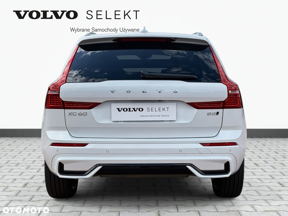 Volvo XC 60 B5 B AWD Plus Dark - 8