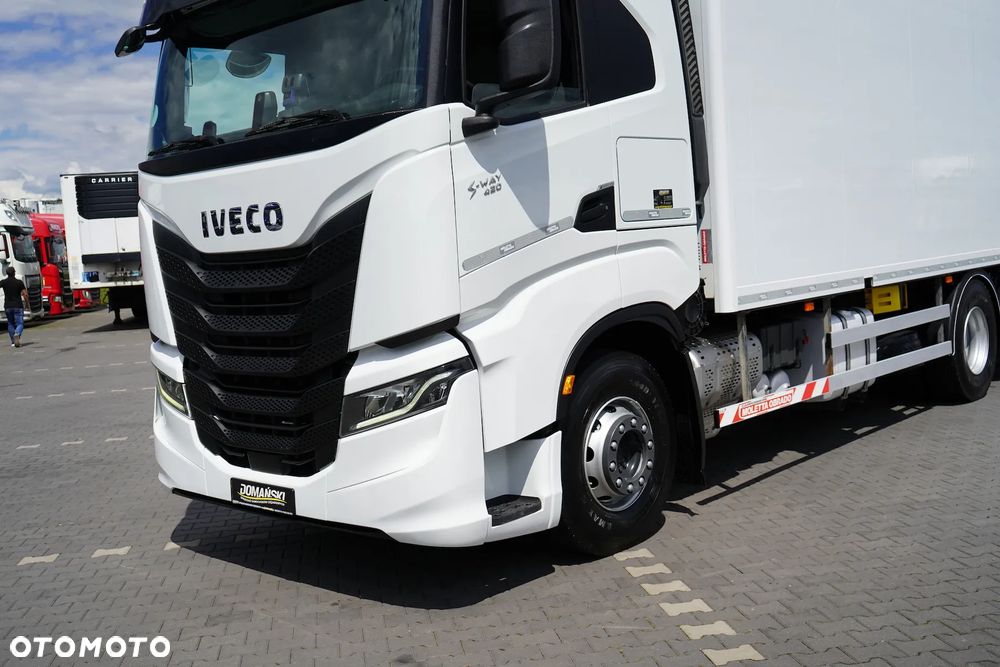 Iveco / S-WAY / 420 / E 6 / KONTENER + WINDA / 20 PALET / RETARDER / OŚ SKRĘTNA / ROLETA - 37