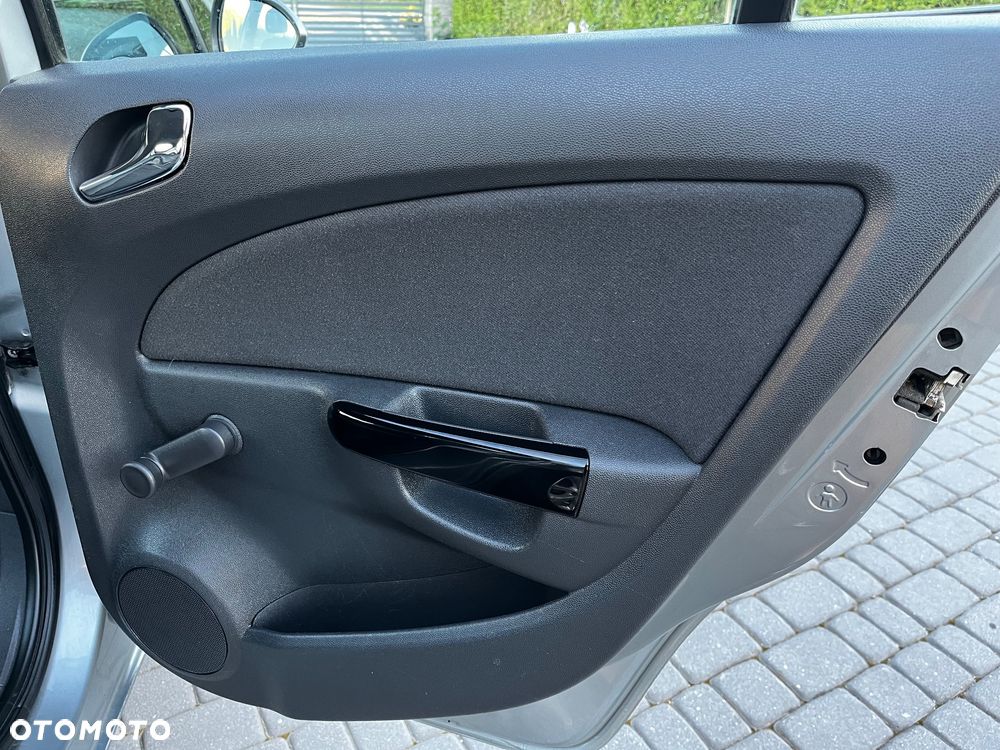 Opel Corsa 1.2 16V Cosmo - 19
