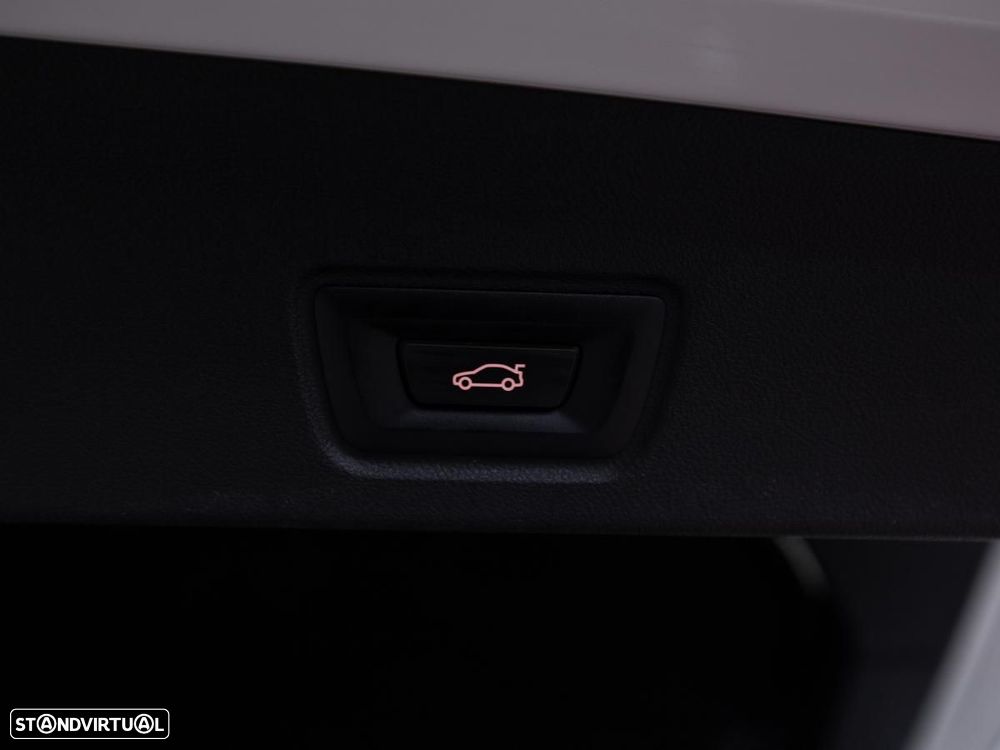 BMW i4 eDrive40 — fotografia 13