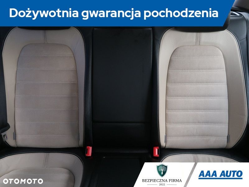 Volkswagen Passat CC - 11