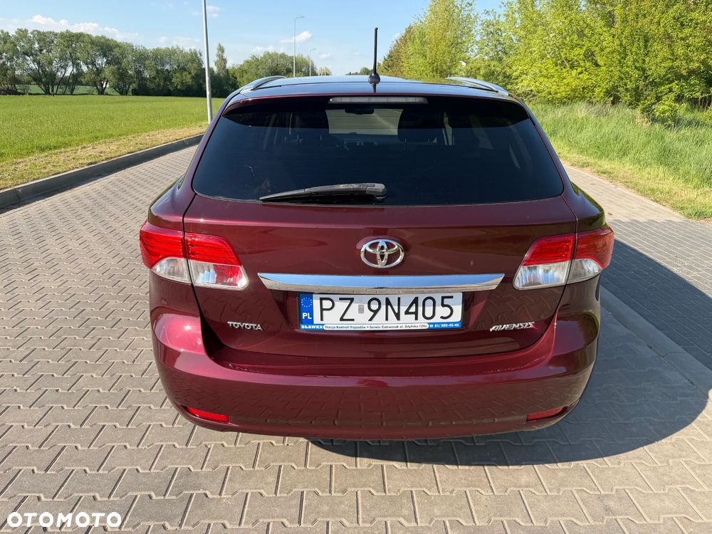 Toyota Avensis - 8
