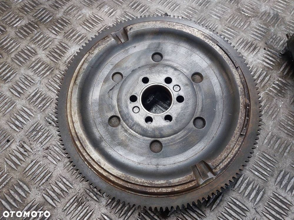 KOŁO DWUMASOWE VOLKSWAGEN PASSAT B5 1.9 TDI 028105266A - 4