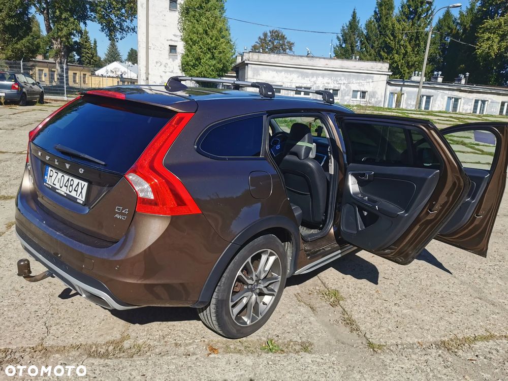 Volvo V60 Cross Country D4 AWD Geartronic Summum - 17