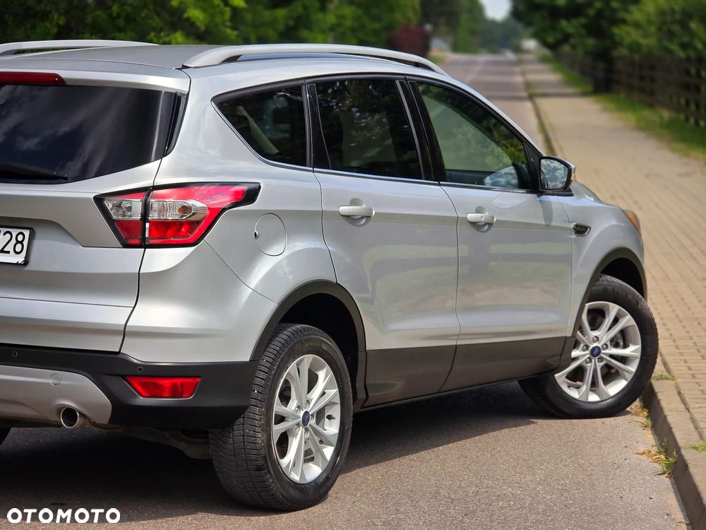 Ford Kuga 2.0 TDCi 2x4 Titanium - 38