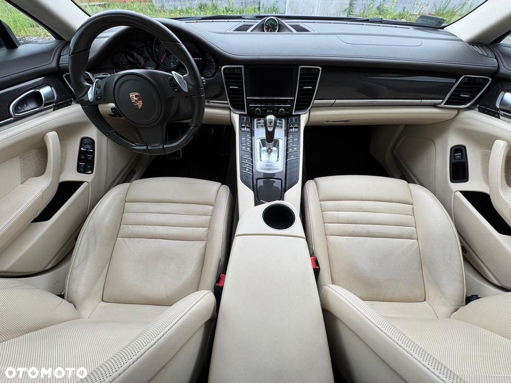 Porsche Panamera 4 - 39