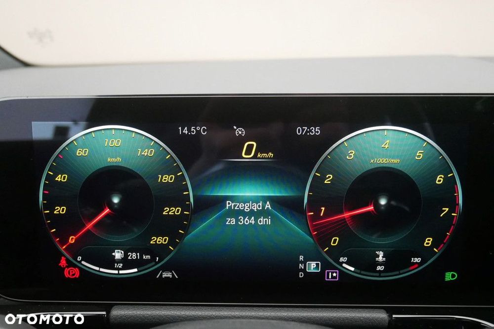 Mercedes-Benz GLA - 9