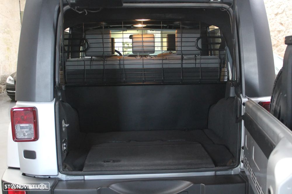 Jeep Wrangler 2.8 CRD ATX Sport - 23