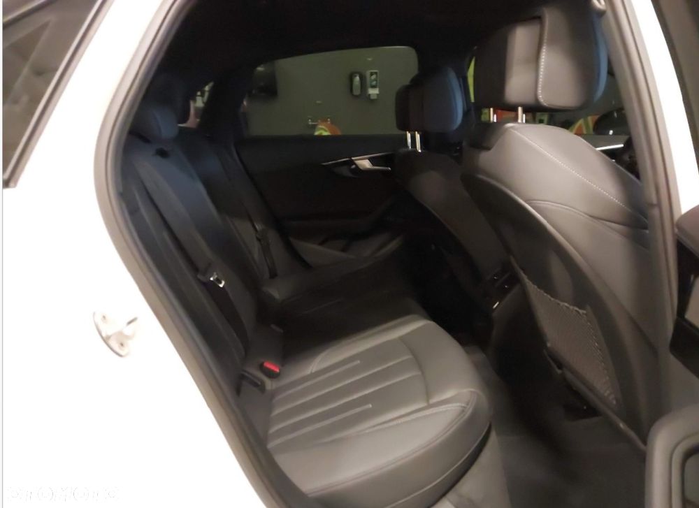 Audi A4 Limousine - 10