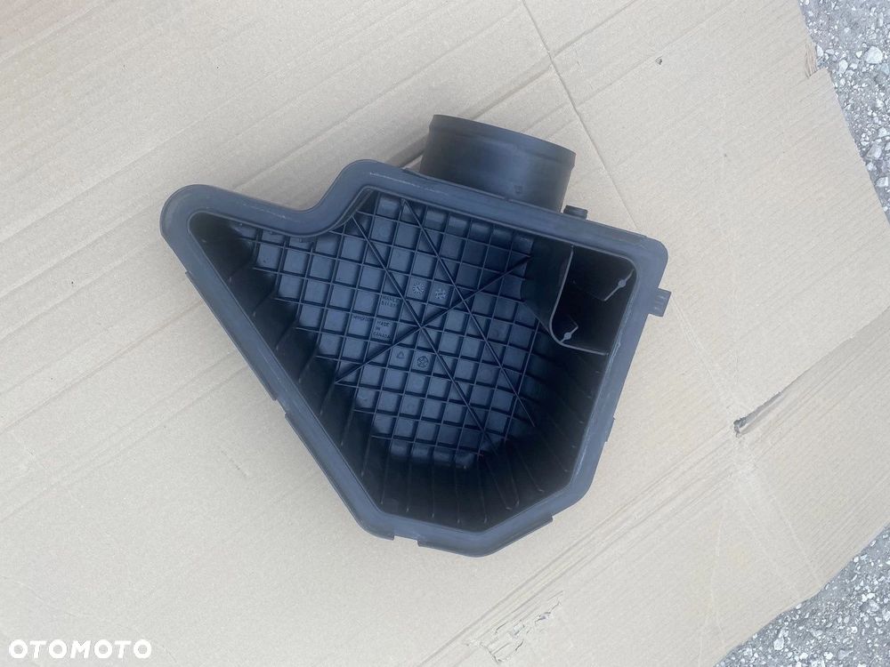 OBUDOWA FILTRA POWIETRZA CHRYSLER TOWN&COUNTRY DODGE CARAVAN 3,6 - 4