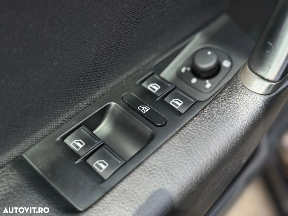 Volkswagen Passat Variant 2.0 TDI Blue TDI Comfortline - 10