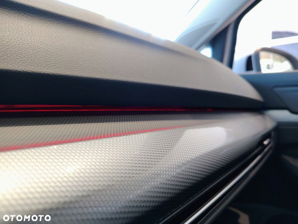 Volkswagen Golf - 32