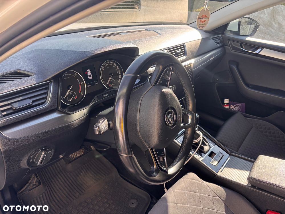 Skoda Superb 2.0 TDI SCR Style DSG - 6