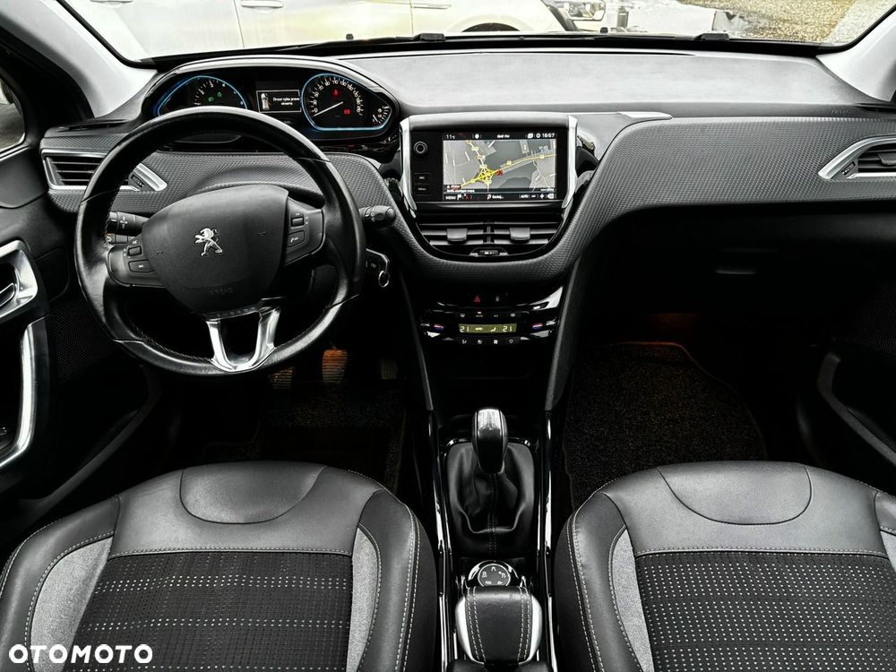 Peugeot 2008 1.2 Pure Tech Allure S&S - 18