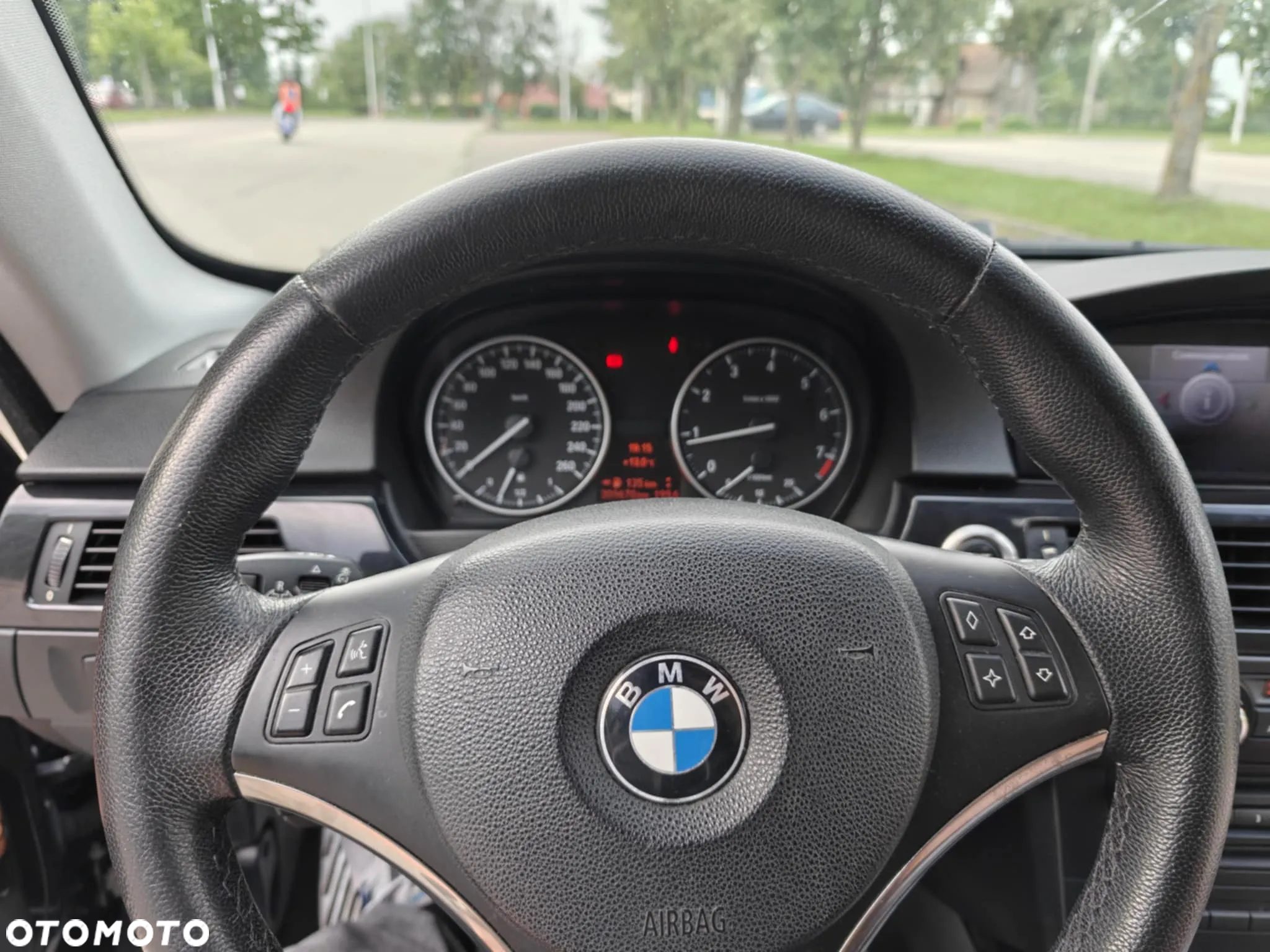 BMW Seria 3 320i Coupe - 16