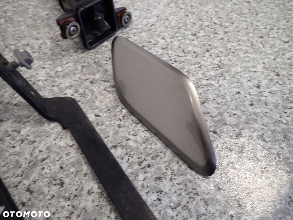 HONDA FRV 05- SPRYSKIWACZ REFLEKTORA LAMPY XENON PRAWY - 2