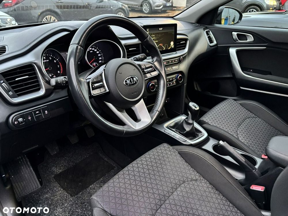 Kia Ceed - 8