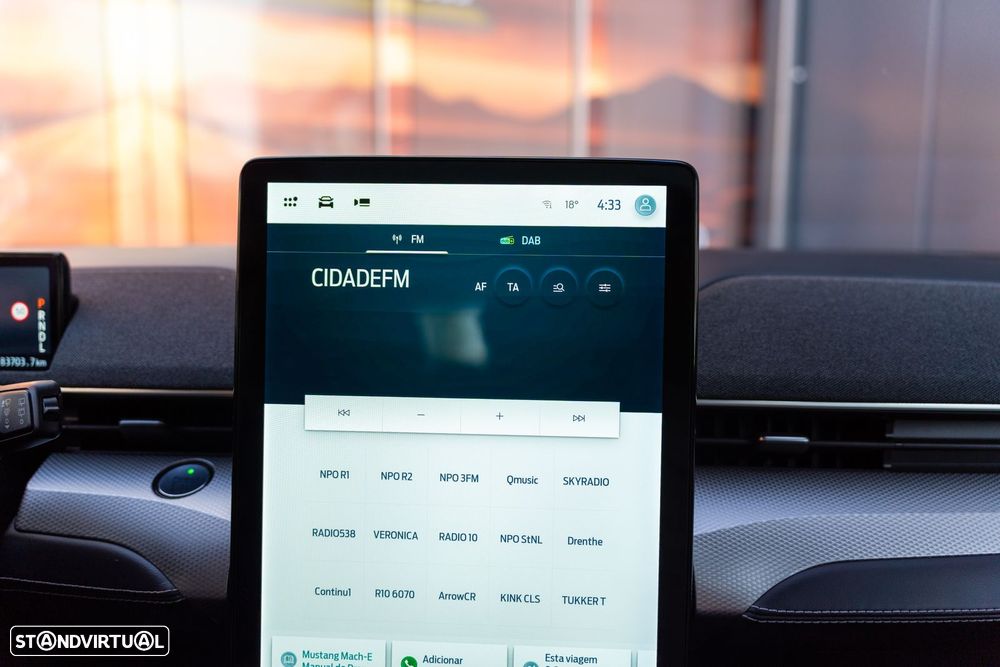 Ford Mustang Mach-E AWD PREMIUM - 23