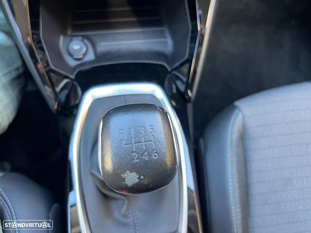 Peugeot 208 - 23