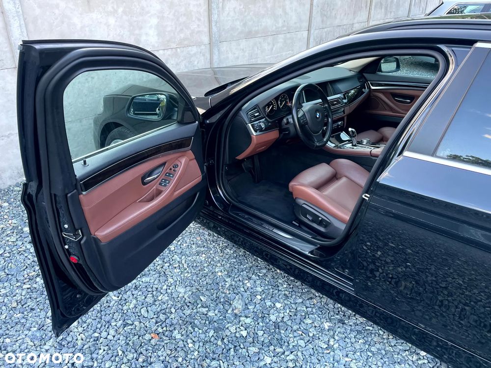 BMW Seria 5 520d xDrive - 12