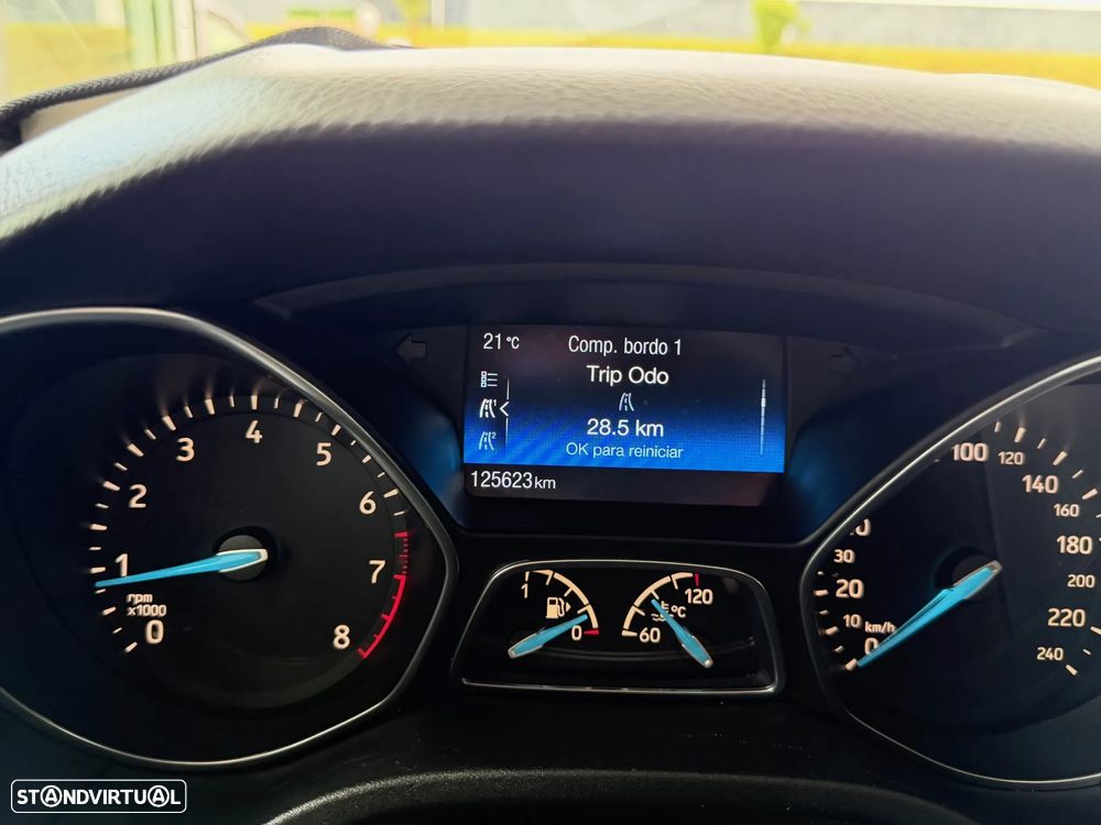 Ford Focus SW 1.0 SCTi Titanium - 19