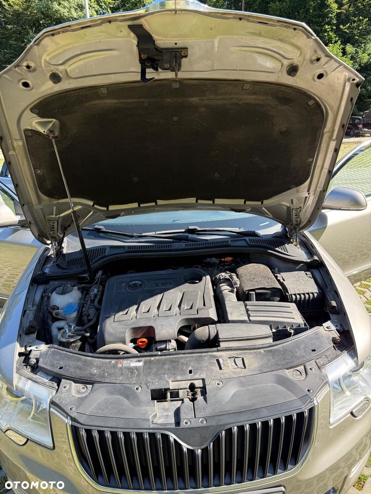 Skoda Superb 2.0 TDI Comfort DSG - 24