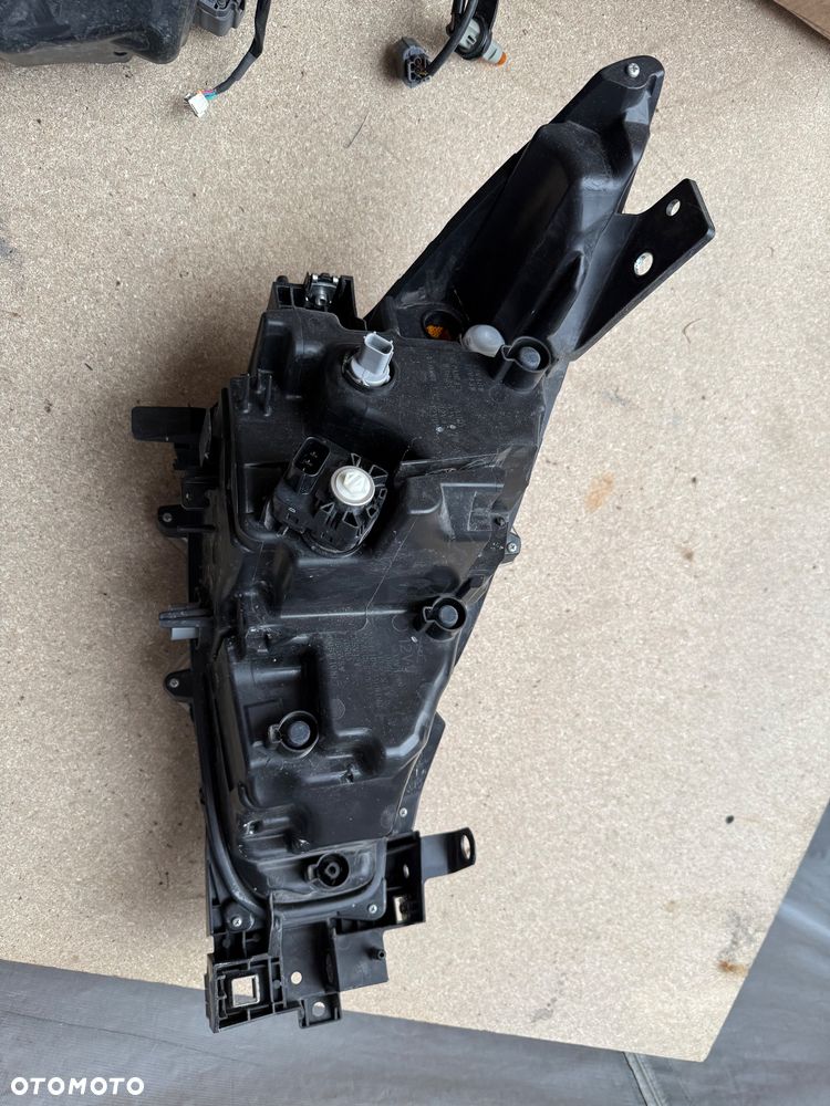 Lampa OEM Mazda 3 wersja USA/Kanada 2017/2018 - 5