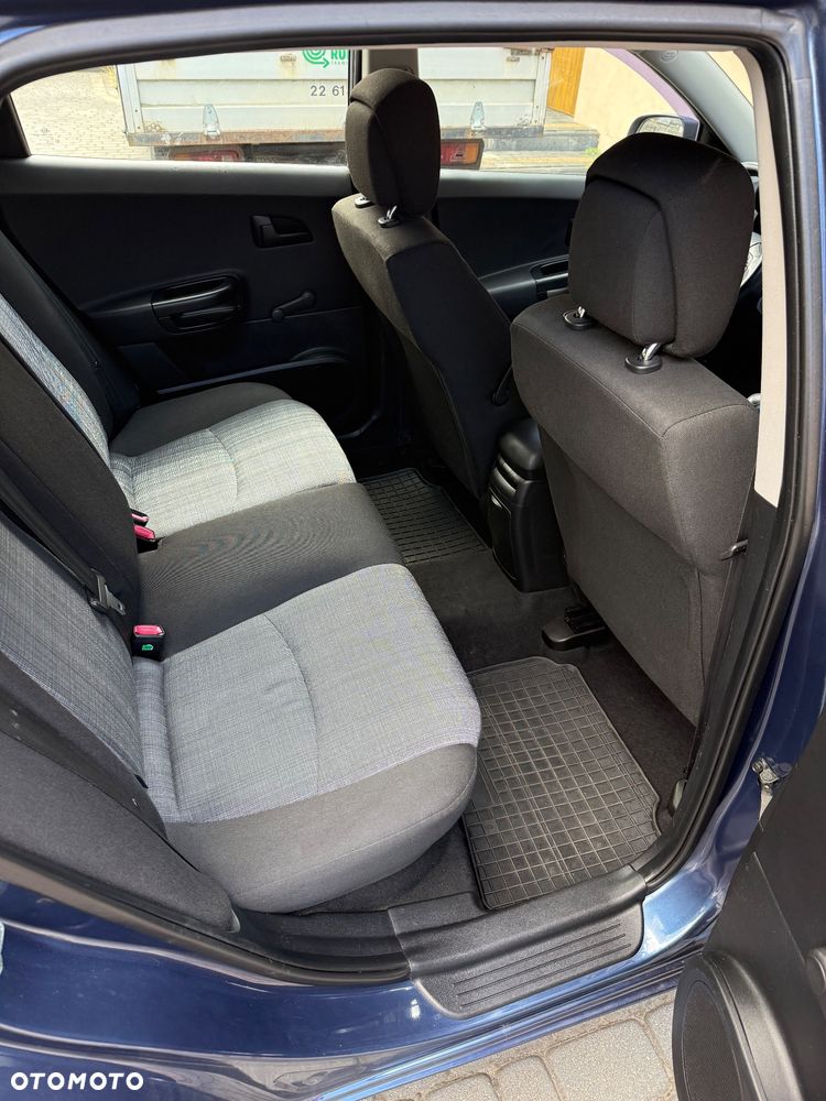 Kia Ceed - 8