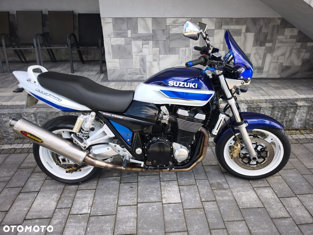Suzuki GSX - 22