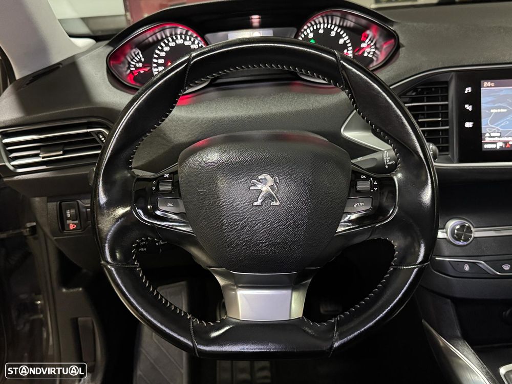 Peugeot 308 1.2 PureTech Allure J18 - 16