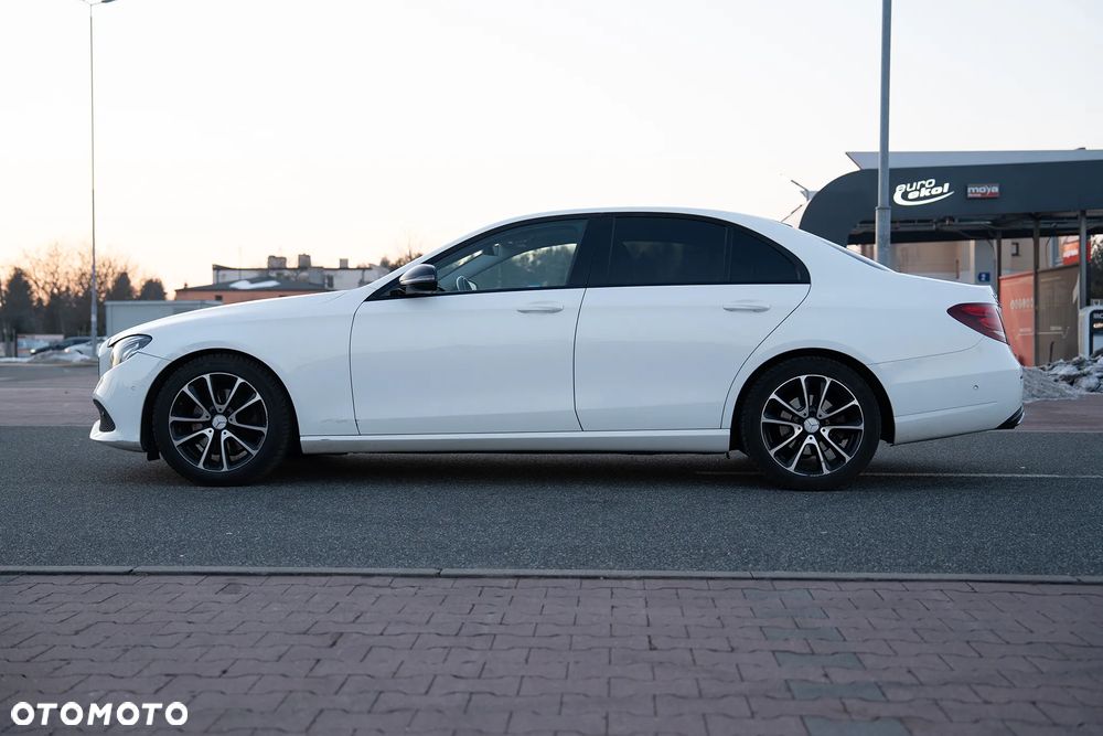 Mercedes-Benz Klasa E 220 d 9G-TRONIC - 4