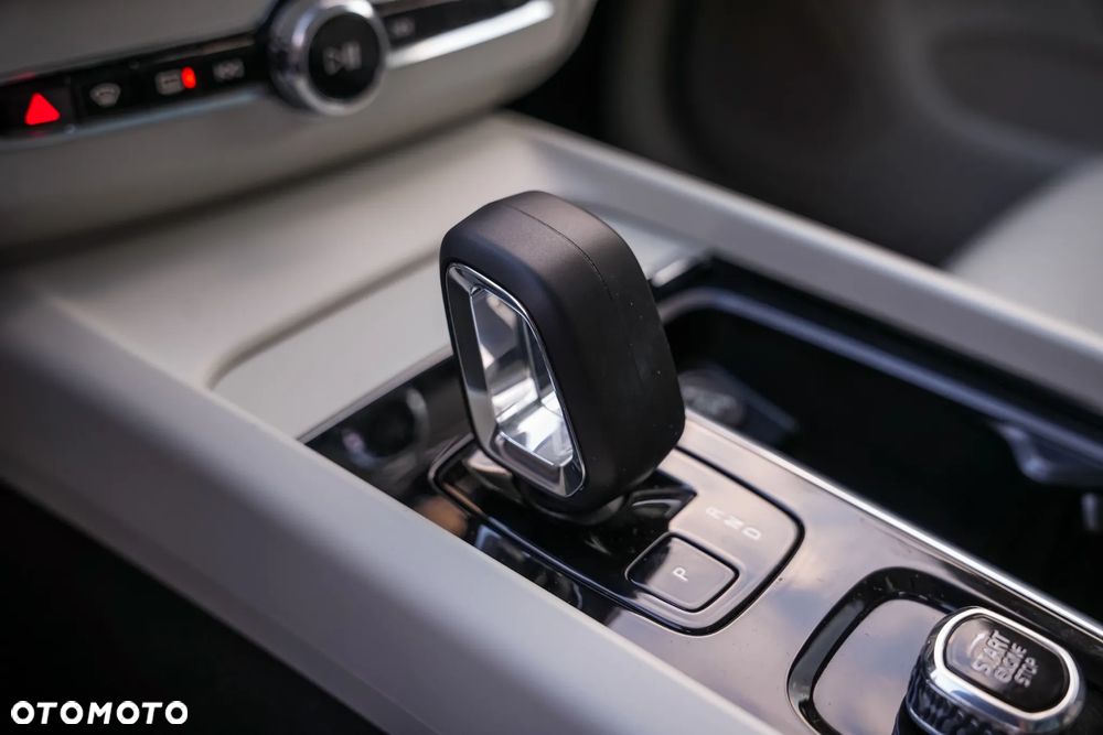 Volvo XC 60 B5 B AWD Ultimate Black Edition - 37