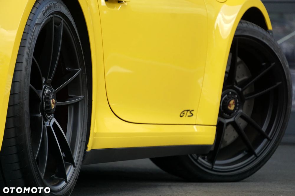 Porsche 911 Carrera 4 GTS PDK - 23