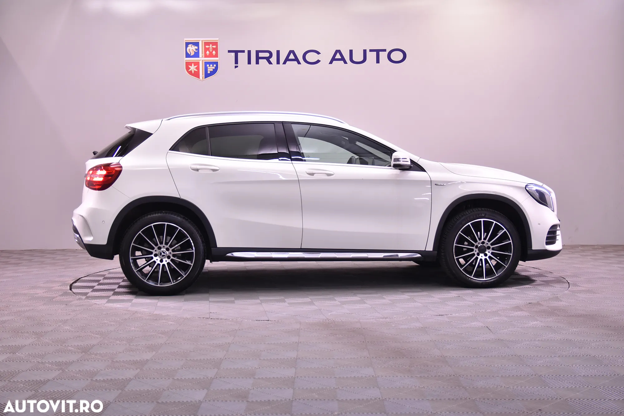 Mercedes-Benz GLA - 6