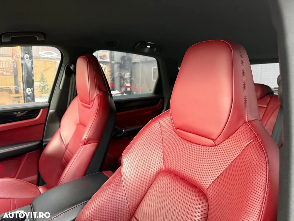 Porsche Cayenne - 22
