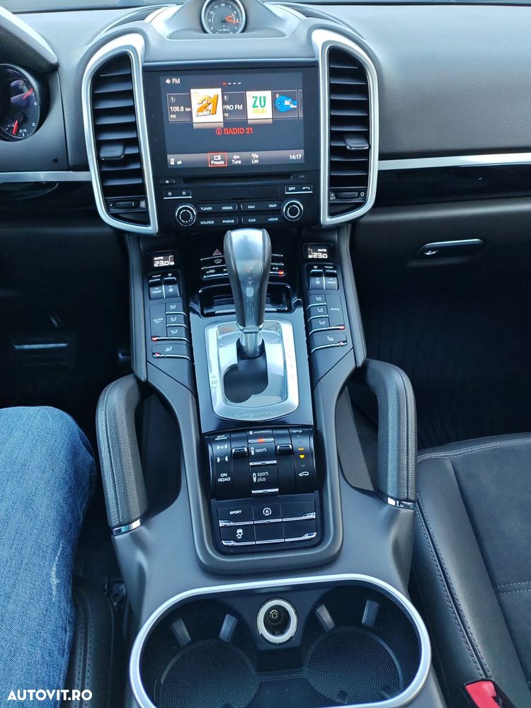 Porsche Cayenne 3.0 L - 3