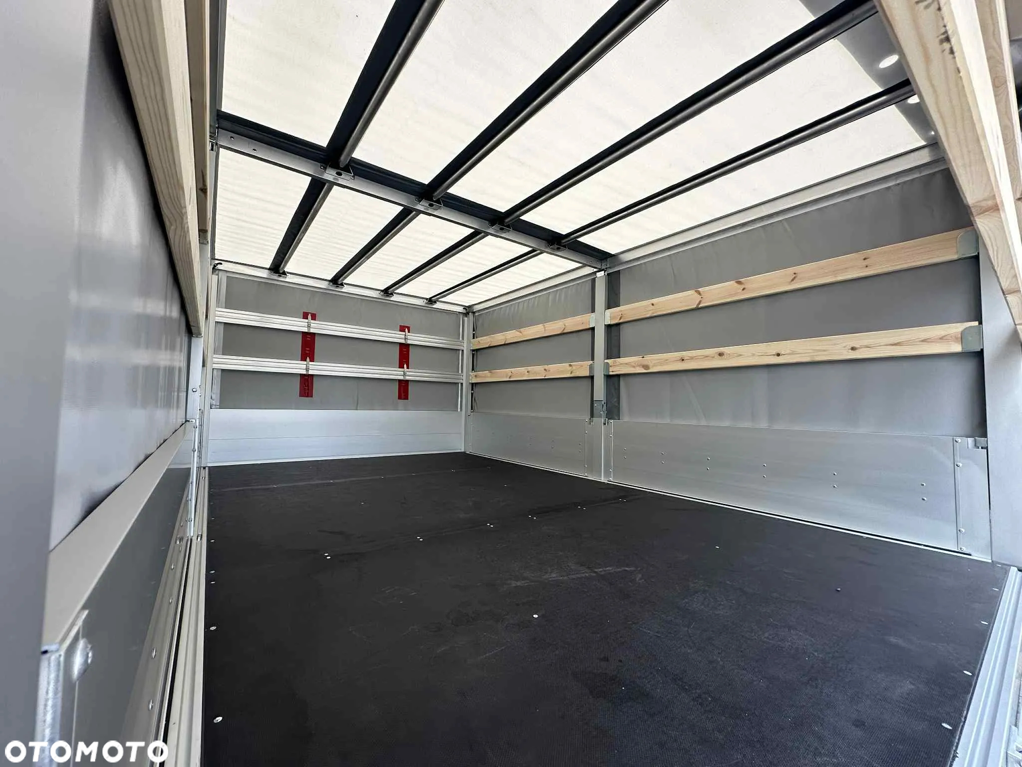 Volkswagen Crafter - 13