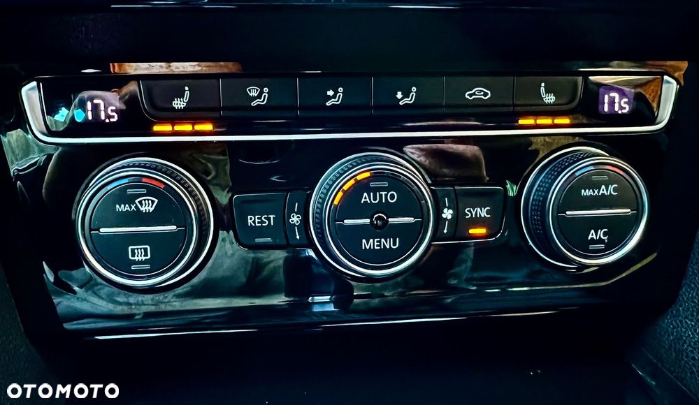 Volkswagen Passat Variant 2.0 TDI SCR 4Motion DSG Highline - 23