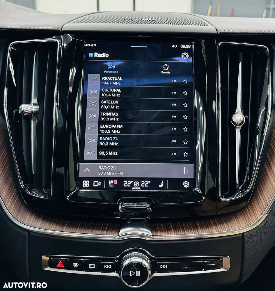 Volvo XC 60 B4 D Plus Bright - 25